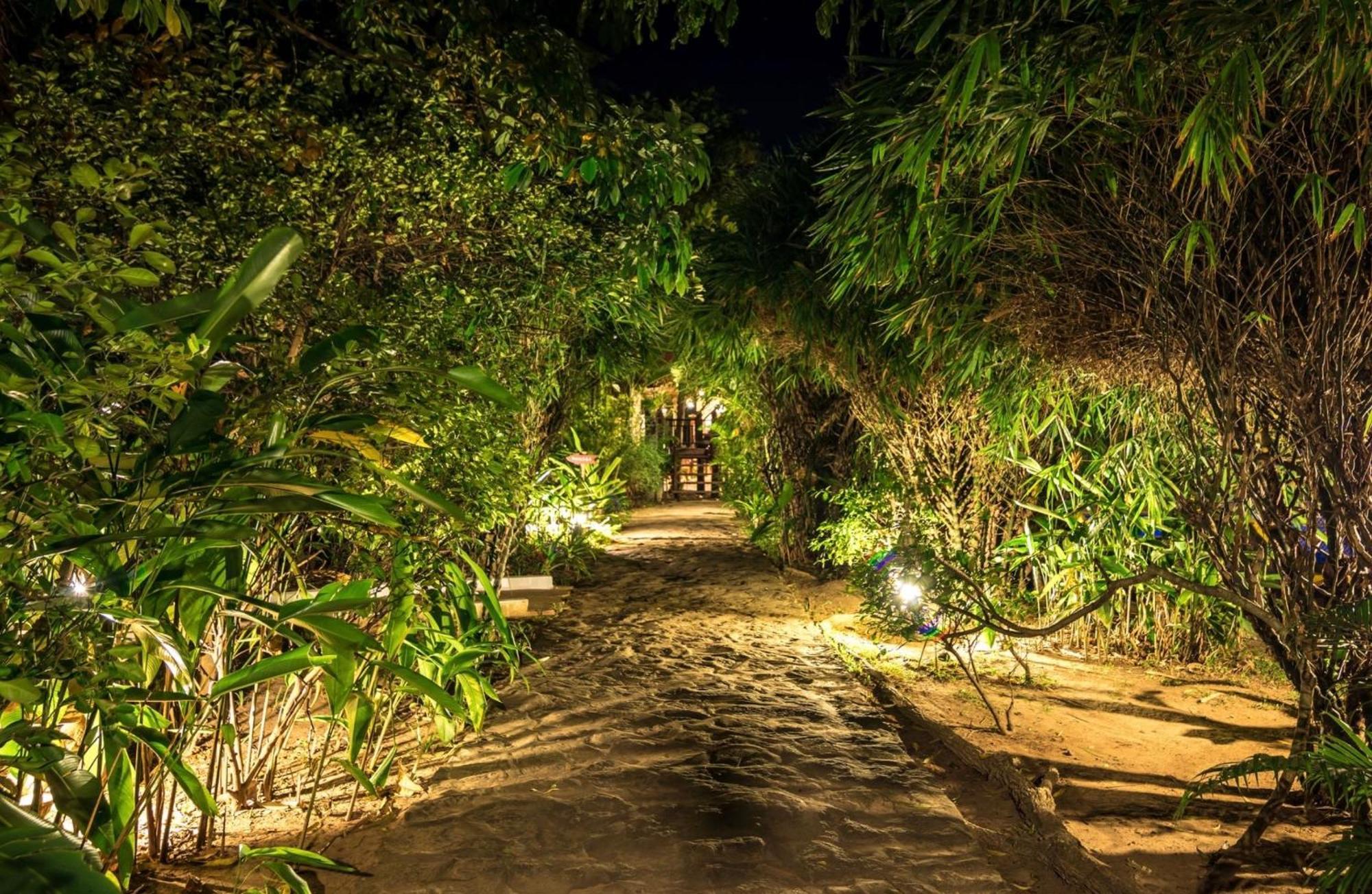 Sambor Village Hotel Kâmpóng Thum Bagian luar foto